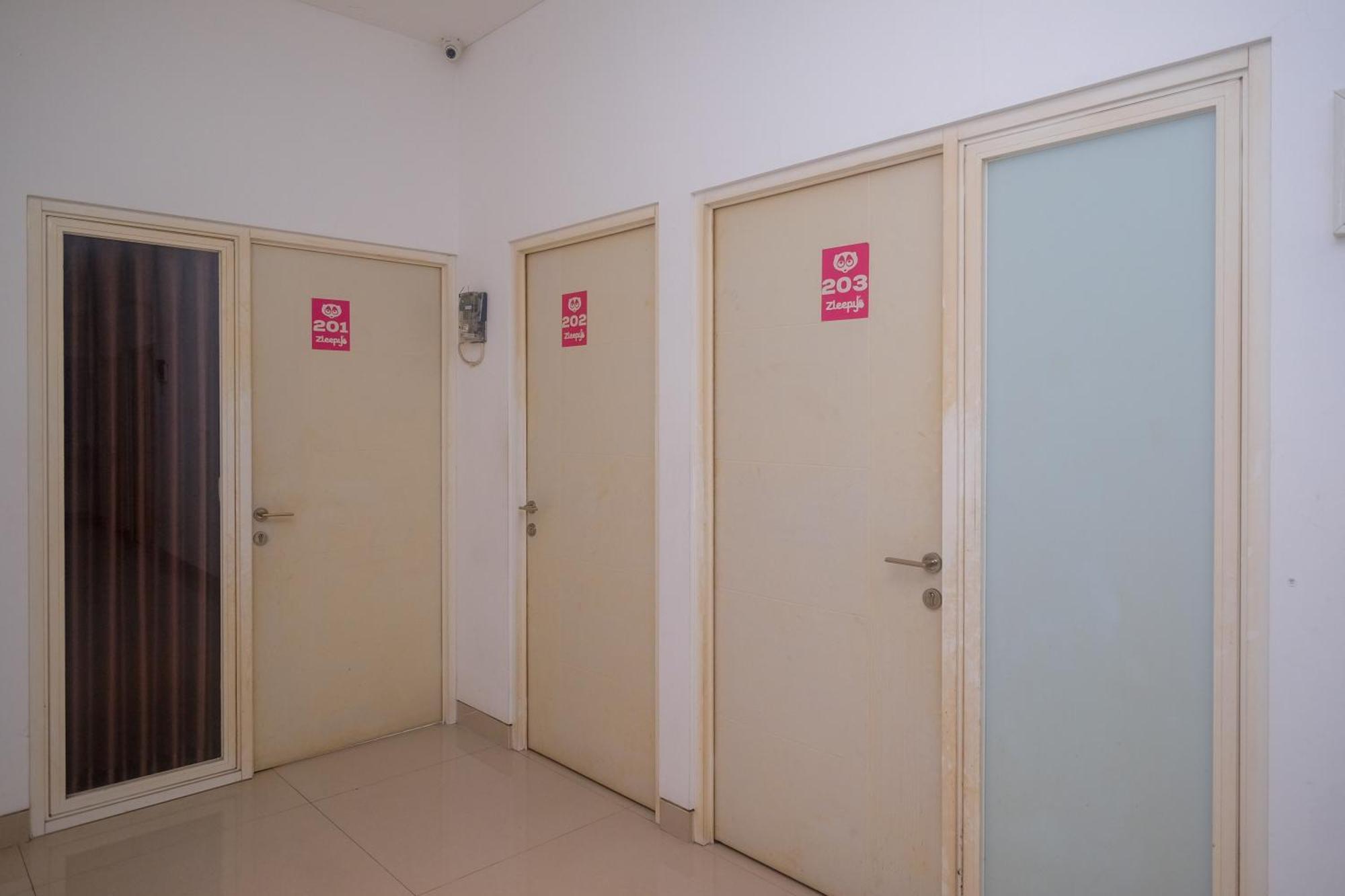 Hotel Reddoorz Syariah Near Simpang Lima Semarang Jomblang Esterno foto