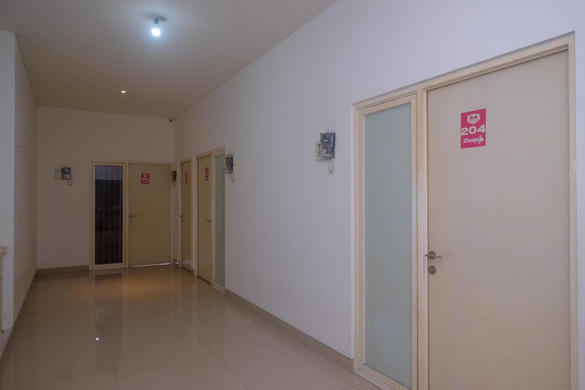 Hotel Reddoorz Syariah Near Simpang Lima Semarang Jomblang Esterno foto