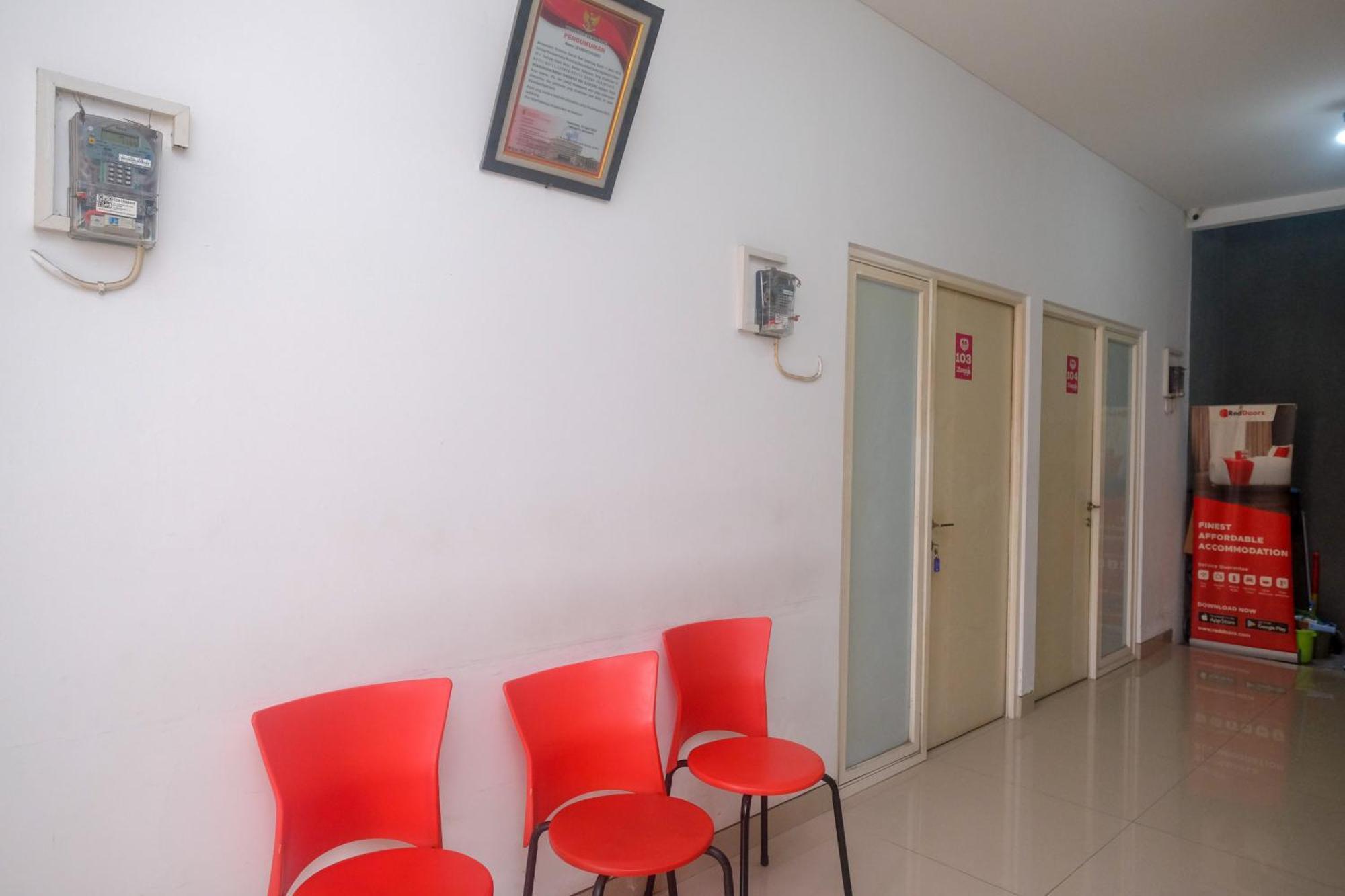Hotel Reddoorz Syariah Near Simpang Lima Semarang Jomblang Esterno foto