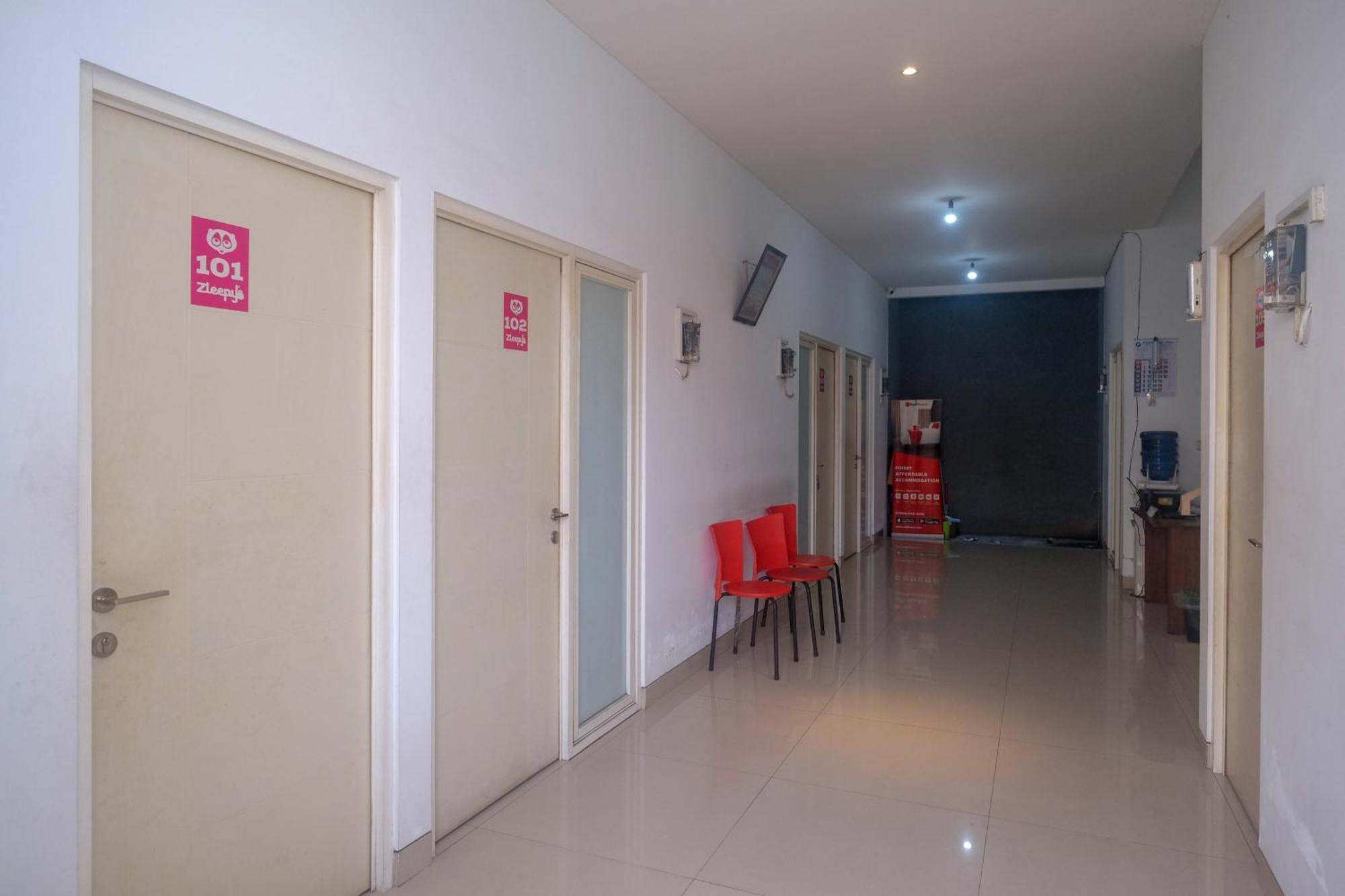 Hotel Reddoorz Syariah Near Simpang Lima Semarang Jomblang Esterno foto