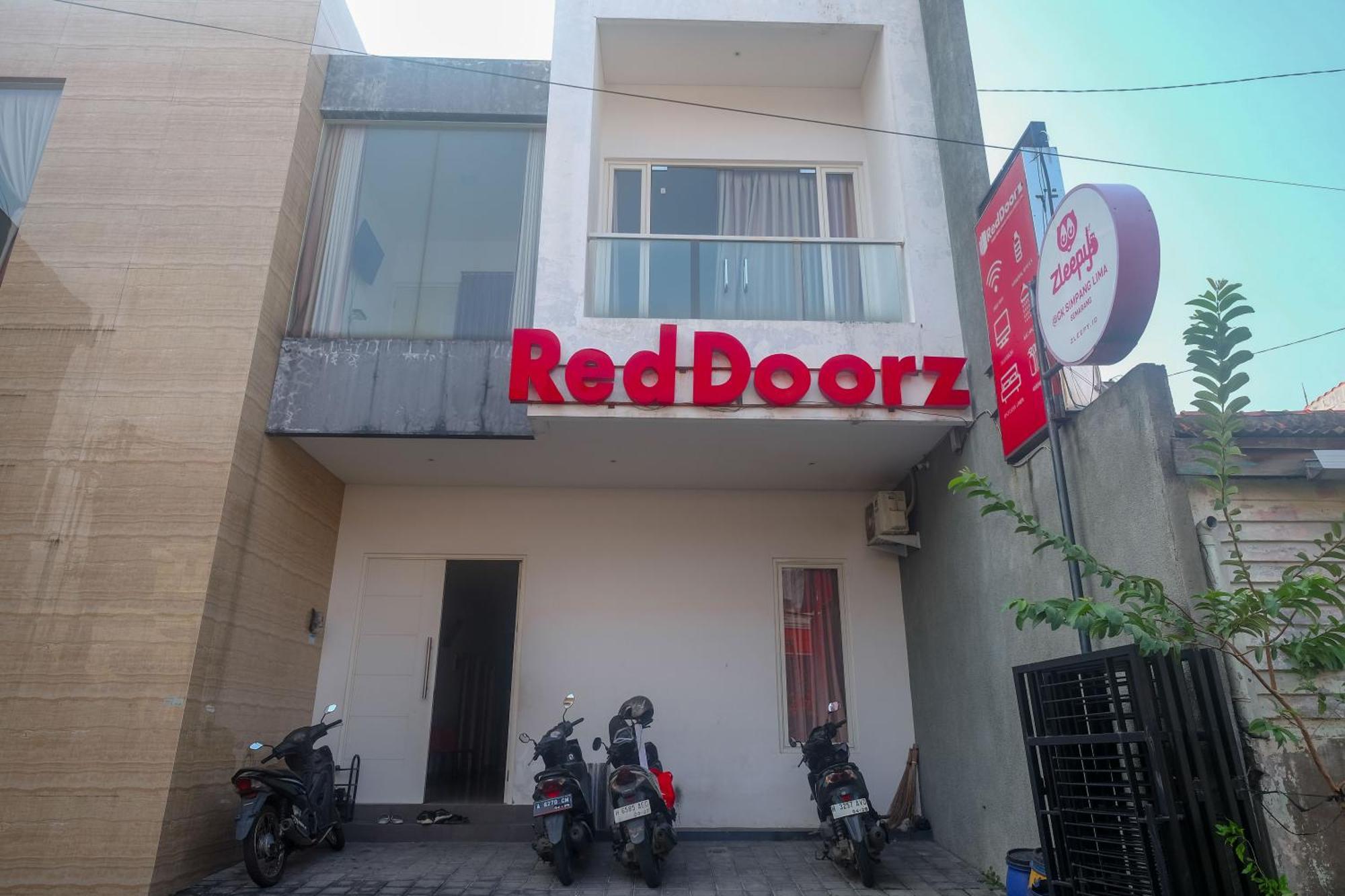 Hotel Reddoorz Syariah Near Simpang Lima Semarang Jomblang Esterno foto
