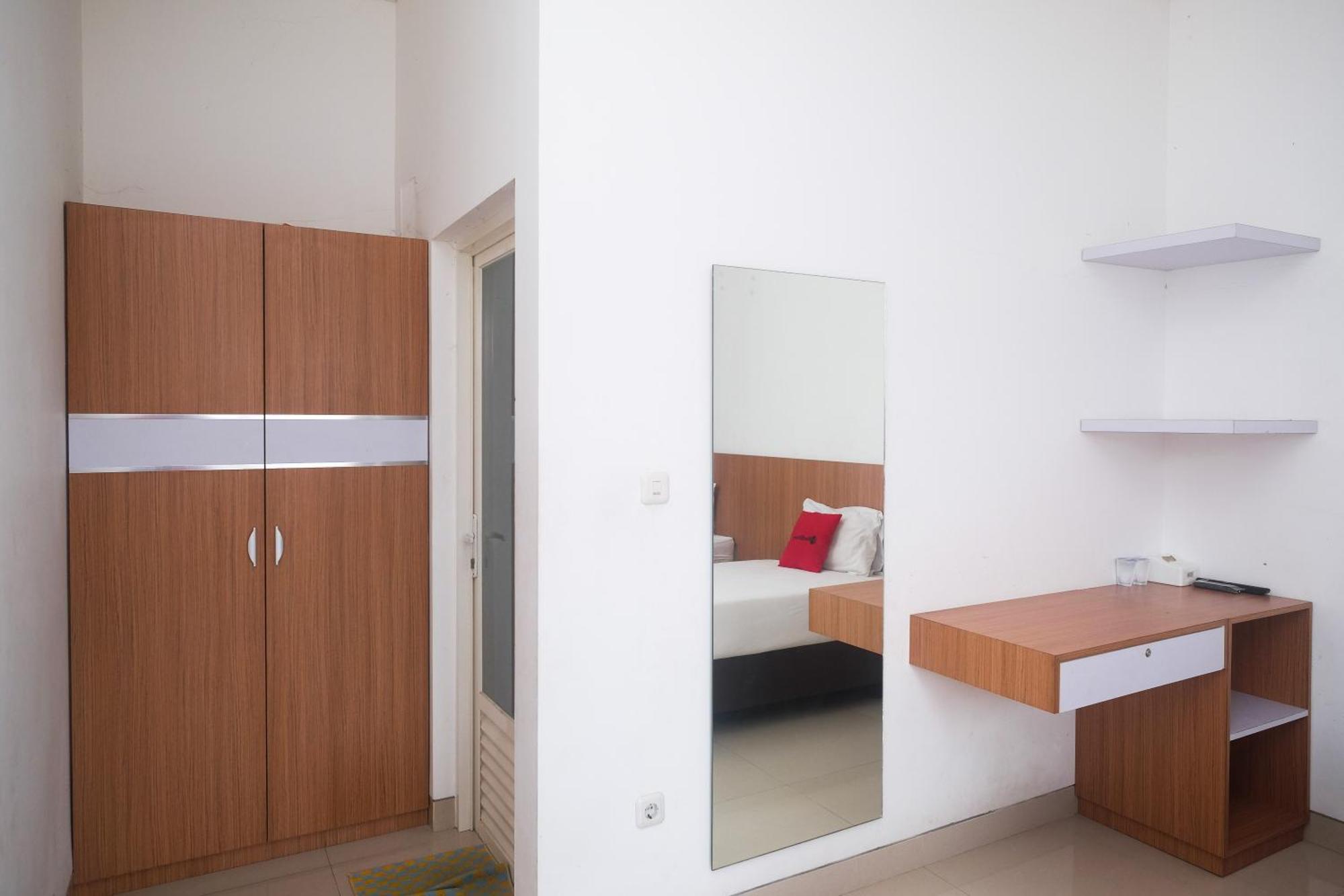 Hotel Reddoorz Syariah Near Simpang Lima Semarang Jomblang Esterno foto