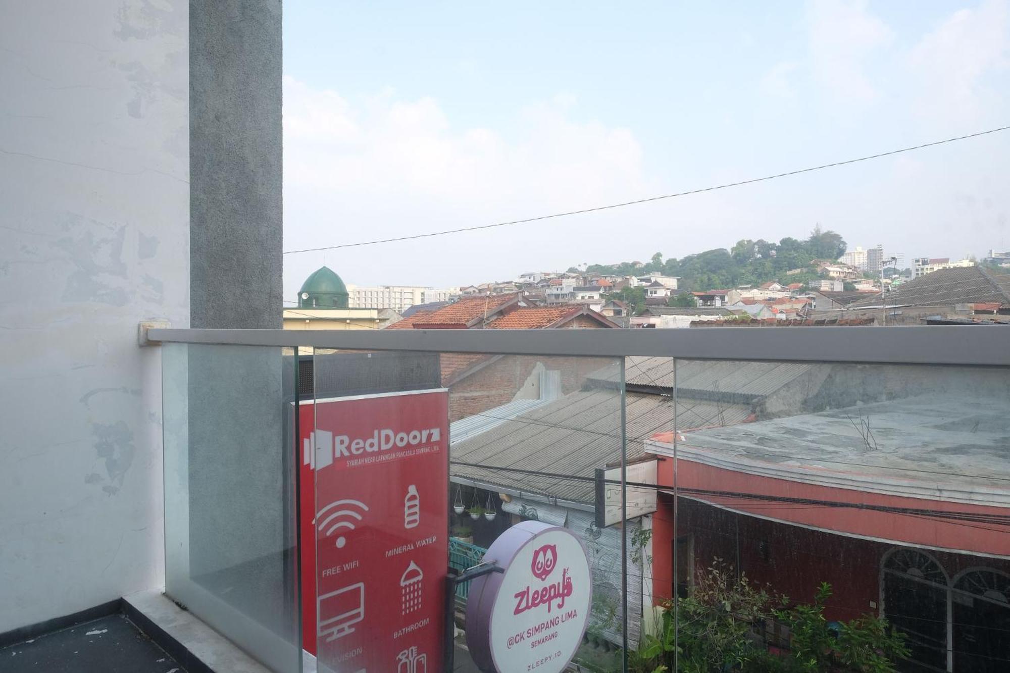 Hotel Reddoorz Syariah Near Simpang Lima Semarang Jomblang Esterno foto