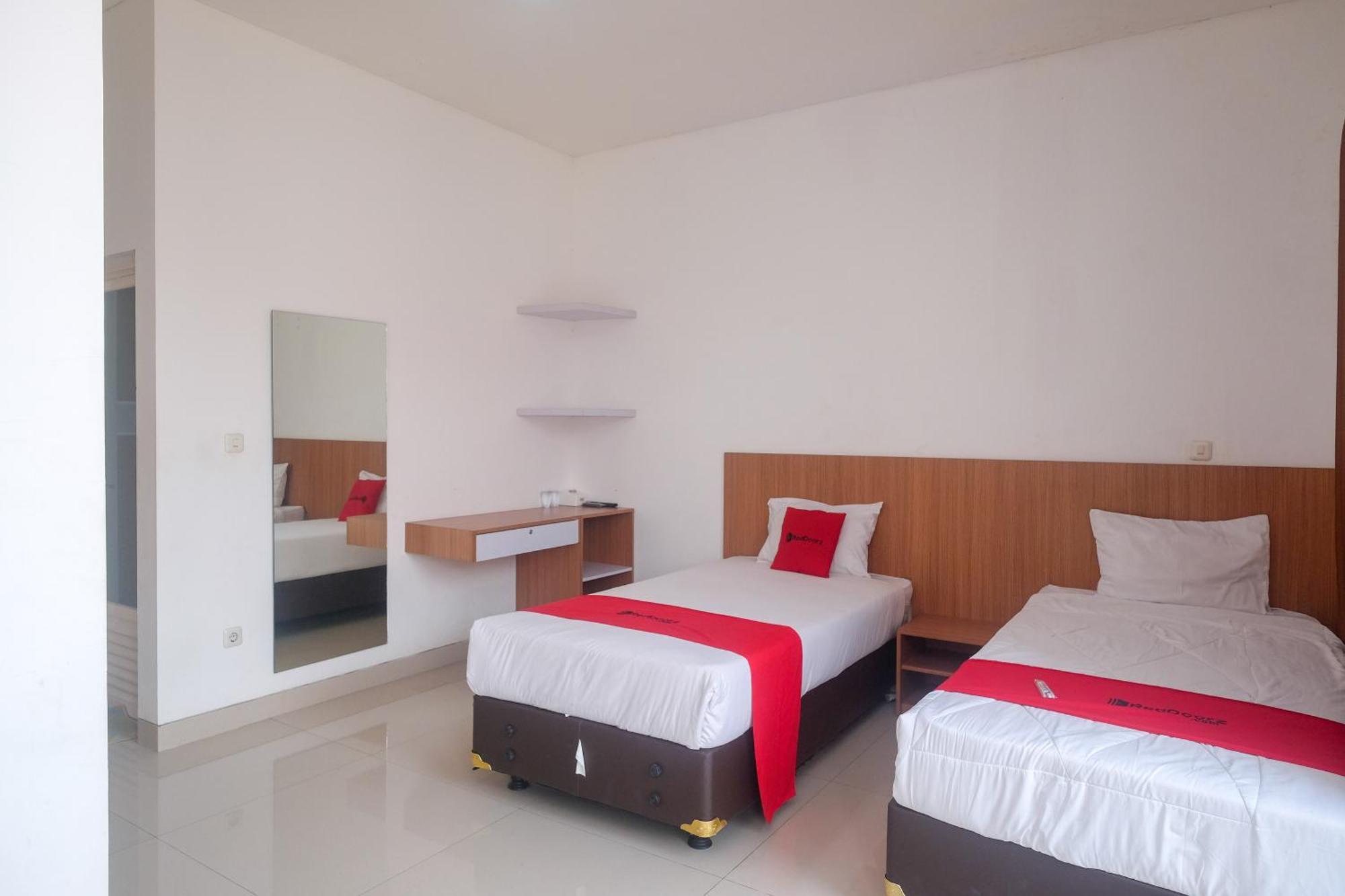 Hotel Reddoorz Syariah Near Simpang Lima Semarang Jomblang Esterno foto