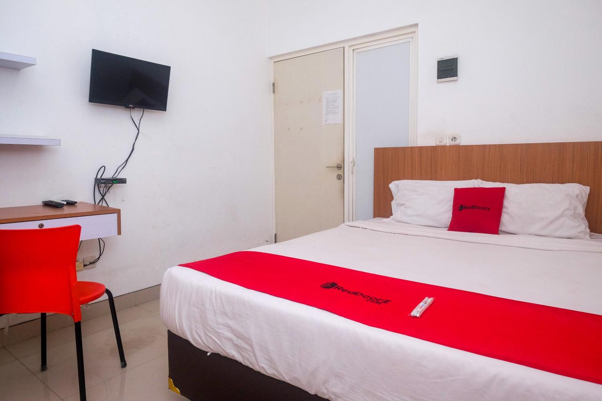 Hotel Reddoorz Syariah Near Simpang Lima Semarang Jomblang Esterno foto