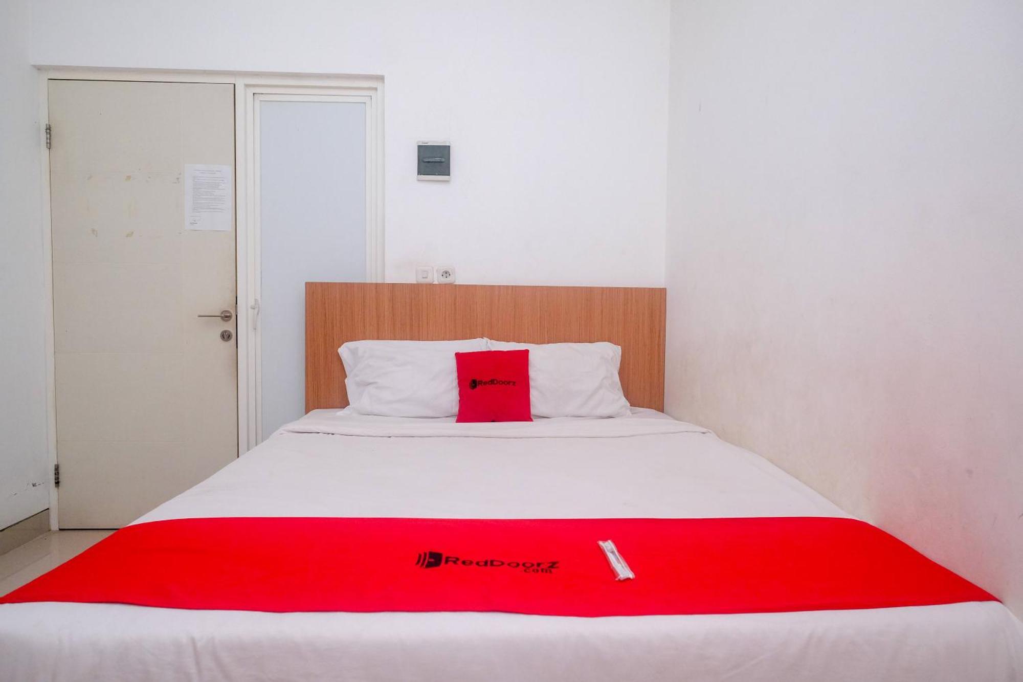 Hotel Reddoorz Syariah Near Simpang Lima Semarang Jomblang Esterno foto
